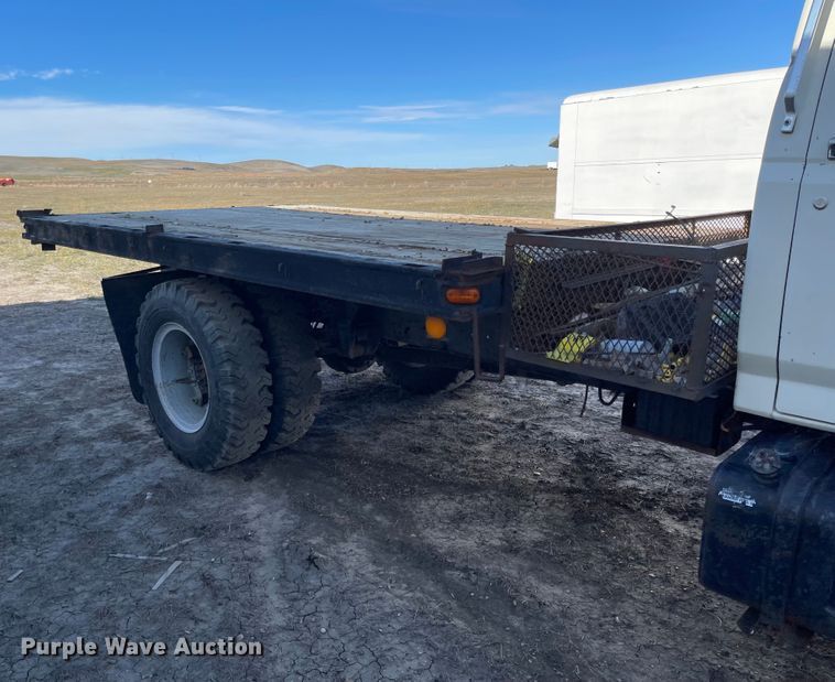 image for item DL5797 1990 Ford F600  flatbed truck