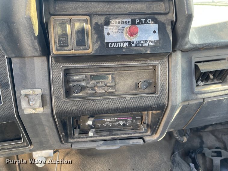 image for item DL5797 1990 Ford F600  flatbed truck