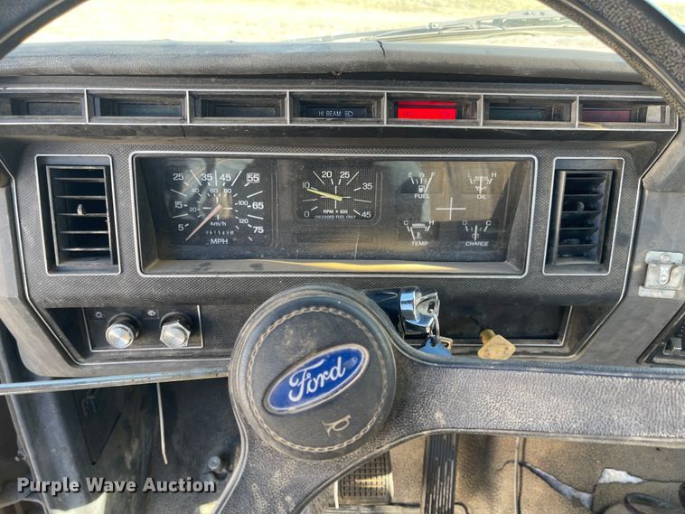 image for item DL5797 1990 Ford F600  flatbed truck