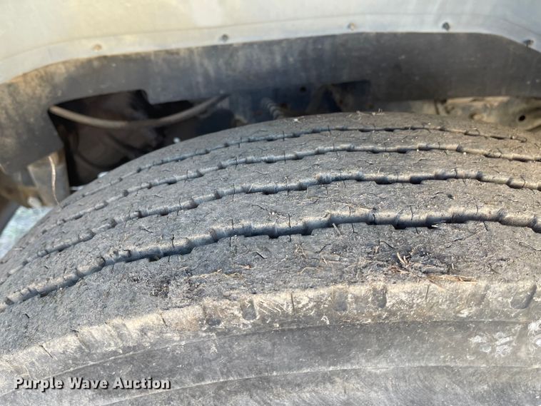 image for item DL5797 1990 Ford F600  flatbed truck