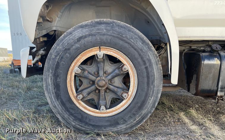 image for item DL5797 1990 Ford F600  flatbed truck