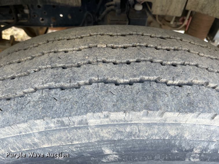 image for item DL5797 1990 Ford F600  flatbed truck