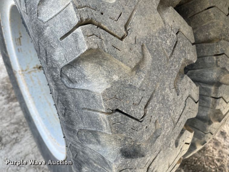 image for item DL5797 1990 Ford F600  flatbed truck