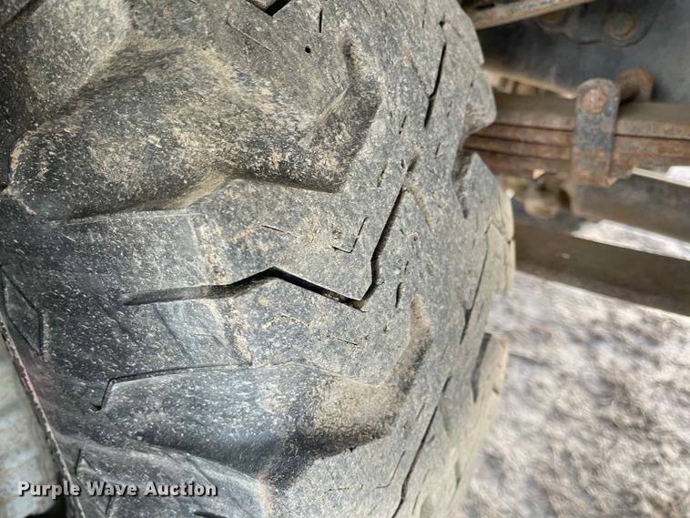 image for item DL5797 1990 Ford F600  flatbed truck