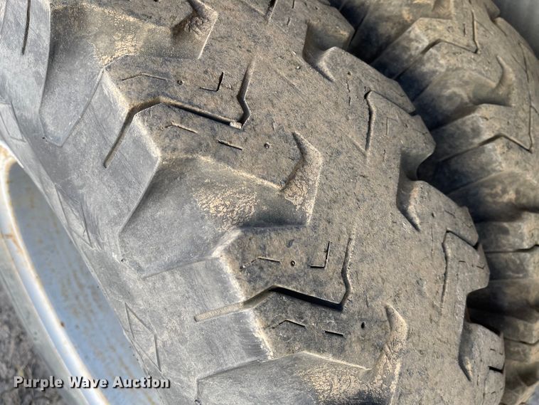 image for item DL5797 1990 Ford F600  flatbed truck