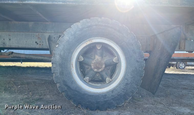 image for item DL5797 1990 Ford F600  flatbed truck