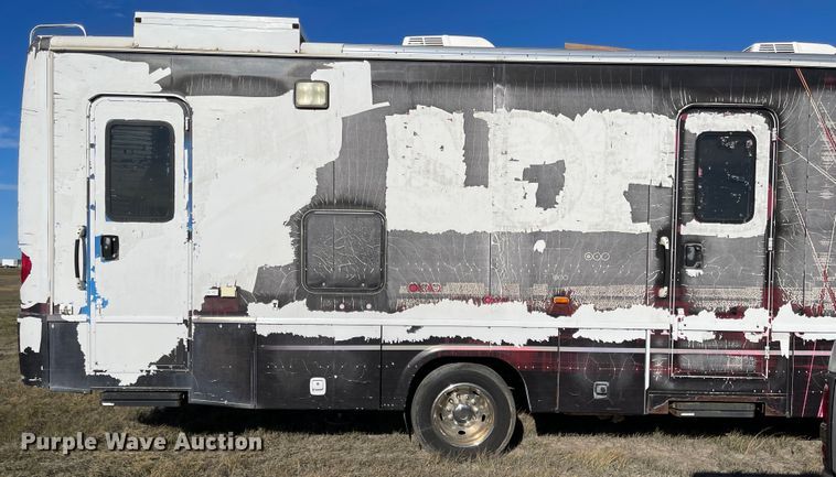 image for item DL5800 2006 Winnebago Voyage  RV