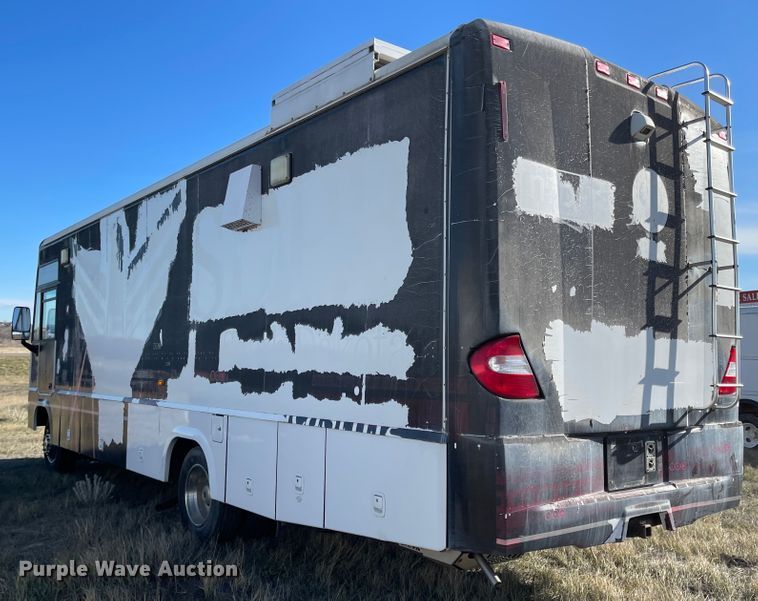 image for item DL5800 2006 Winnebago Voyage  RV