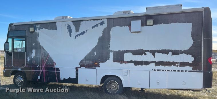 image for item DL5800 2006 Winnebago Voyage  RV