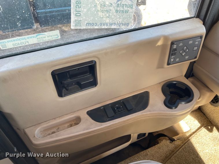 image for item DL5800 2006 Winnebago Voyage  RV