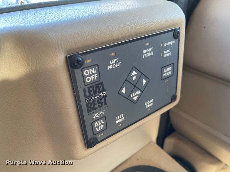 image for item DL5800 2006 Winnebago Voyage  RV