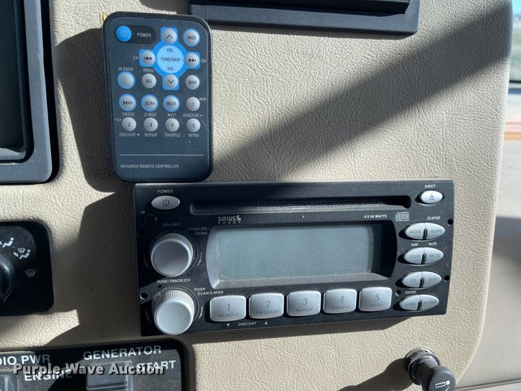 image for item DL5800 2006 Winnebago Voyage  RV