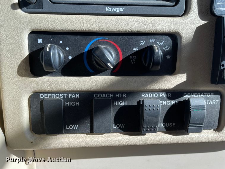 image for item DL5800 2006 Winnebago Voyage  RV