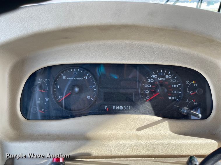 image for item DL5800 2006 Winnebago Voyage  RV