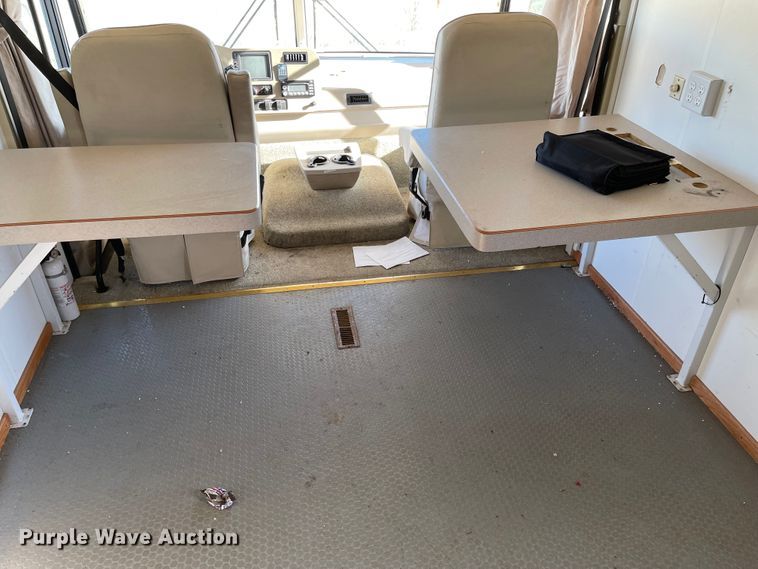 image for item DL5800 2006 Winnebago Voyage  RV