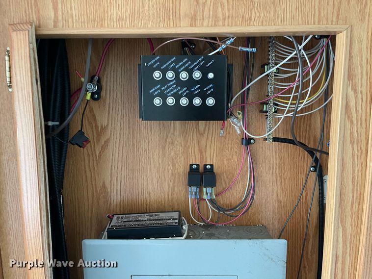 image for item DL5800 2006 Winnebago Voyage  RV