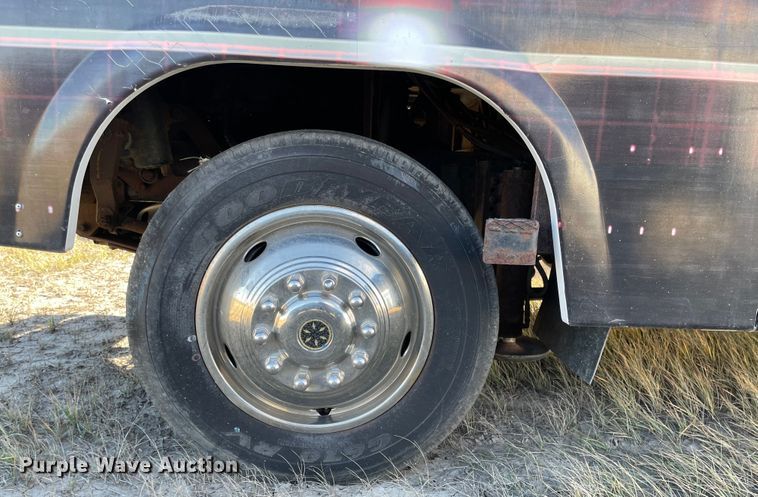 image for item DL5800 2006 Winnebago Voyage  RV