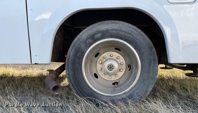 image for item DL5800 2006 Winnebago Voyage  RV