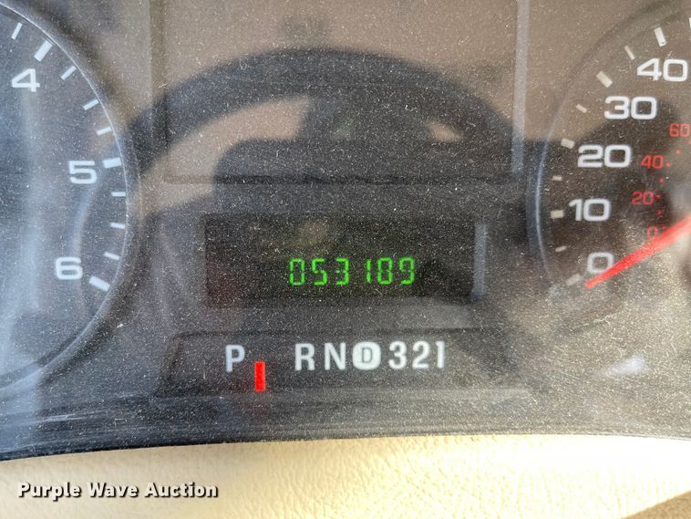 image for item DL5800 2006 Winnebago Voyage  RV