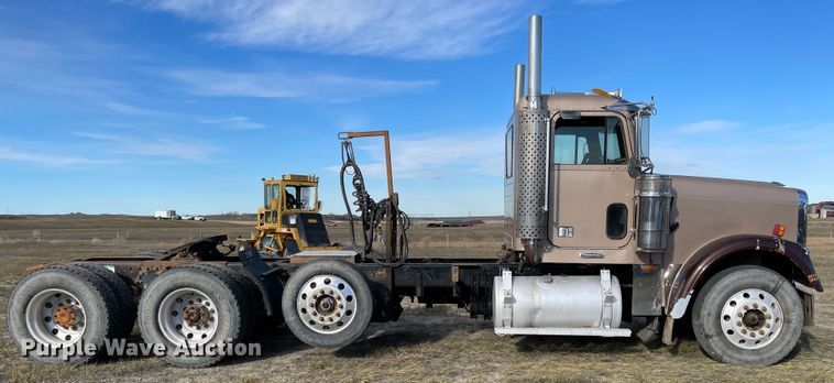 image for item DL5802 1999 Freightliner  semi truck