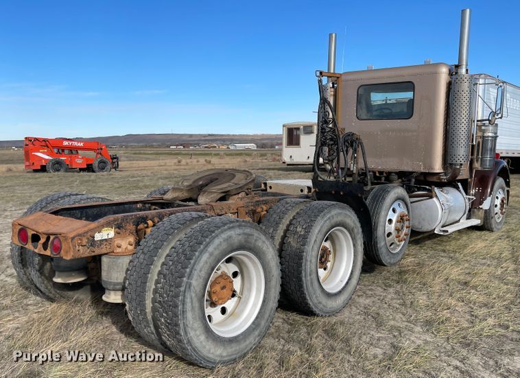 image for item DL5802 1999 Freightliner  semi truck