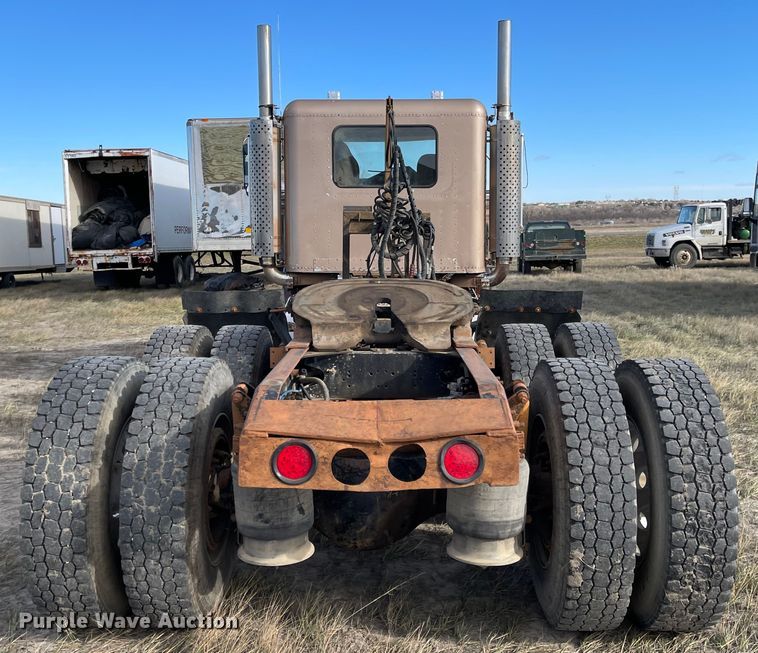 image for item DL5802 1999 Freightliner  semi truck