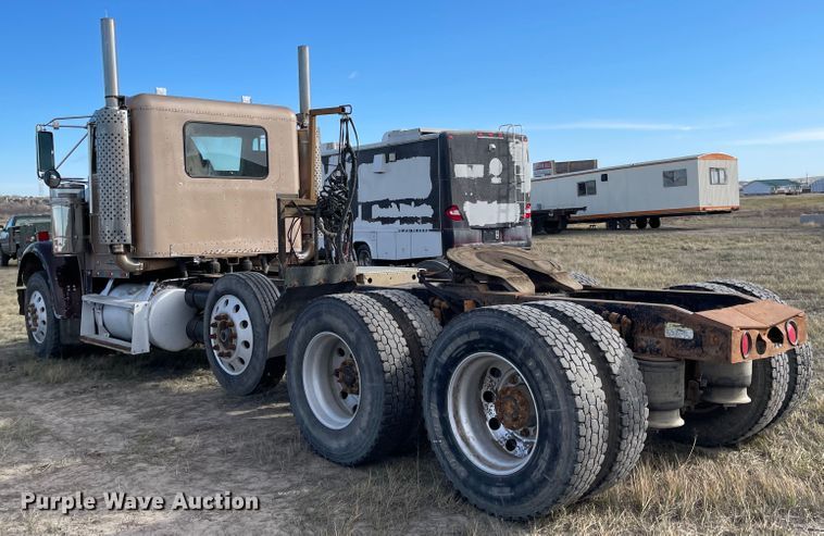 image for item DL5802 1999 Freightliner  semi truck