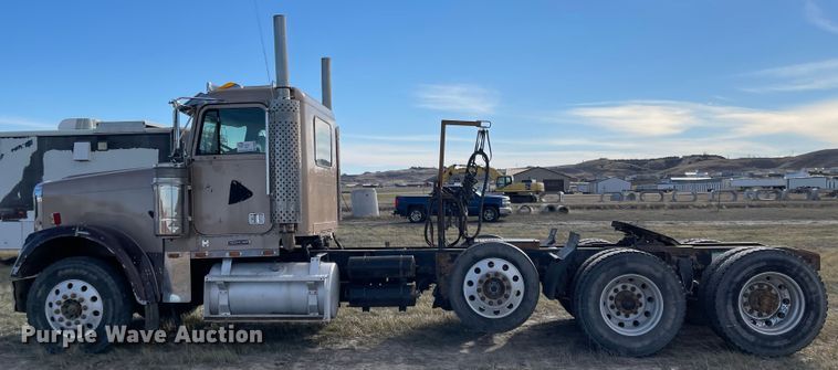 image for item DL5802 1999 Freightliner  semi truck