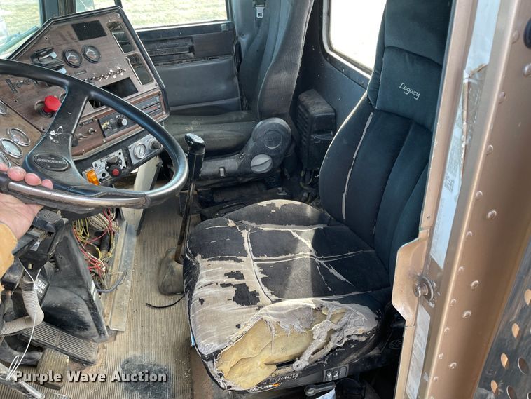 image for item DL5802 1999 Freightliner  semi truck