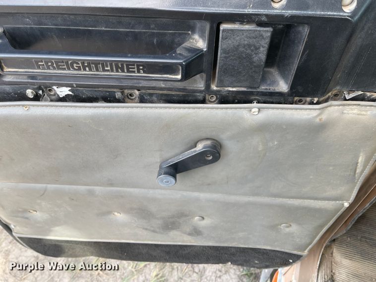 image for item DL5802 1999 Freightliner  semi truck