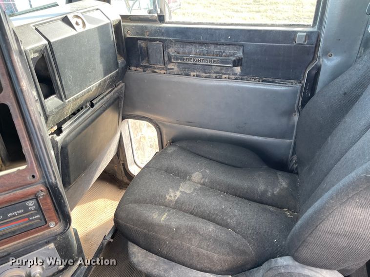 image for item DL5802 1999 Freightliner  semi truck