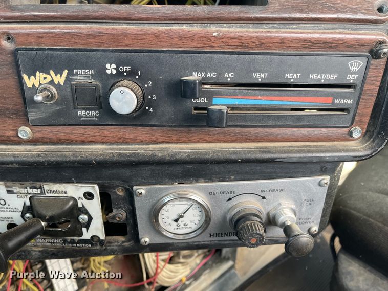 image for item DL5802 1999 Freightliner  semi truck