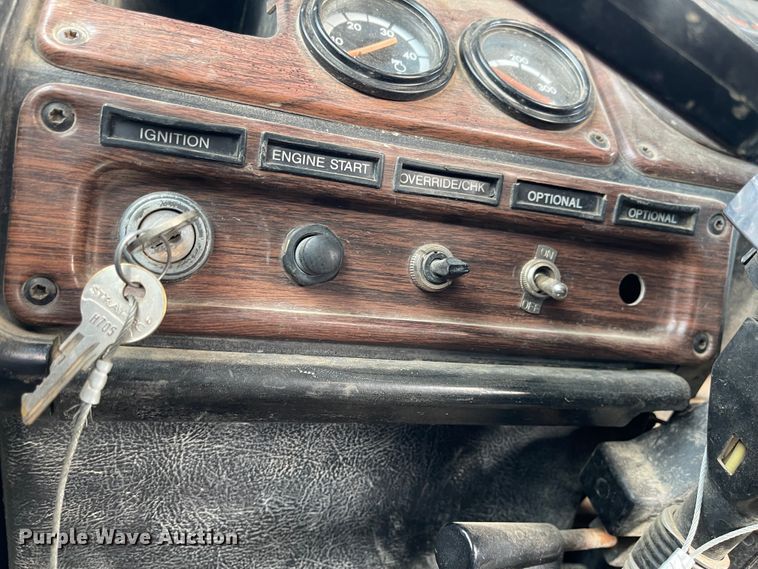 image for item DL5802 1999 Freightliner  semi truck