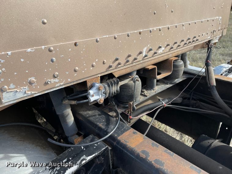 image for item DL5802 1999 Freightliner  semi truck