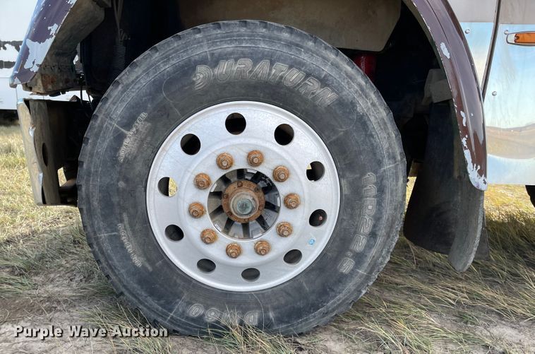 image for item DL5802 1999 Freightliner  semi truck