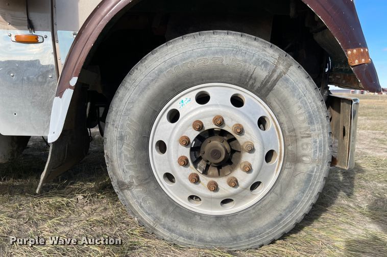 image for item DL5802 1999 Freightliner  semi truck