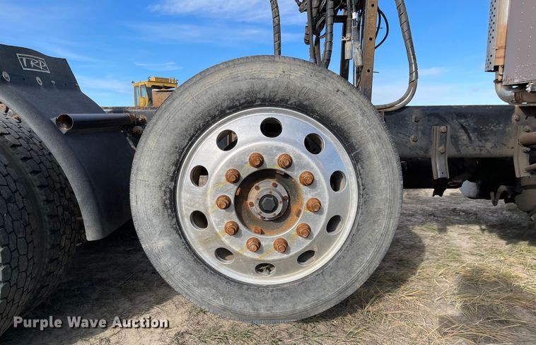 image for item DL5802 1999 Freightliner  semi truck