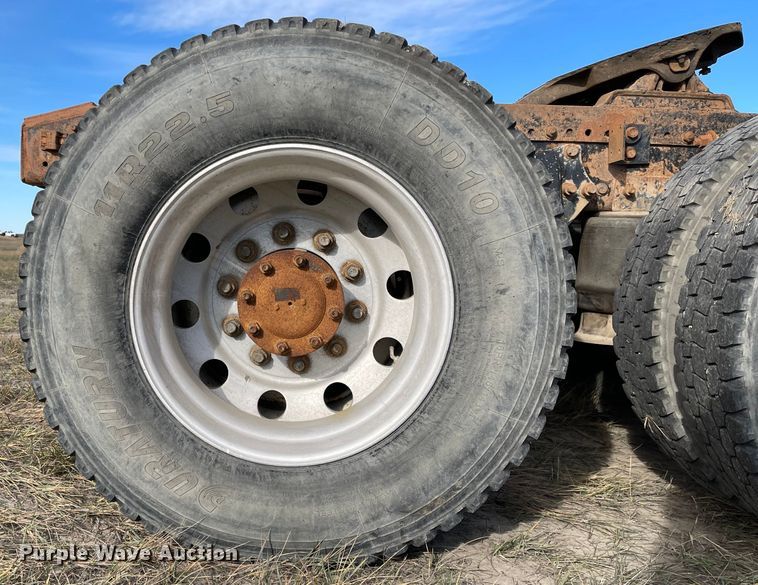 image for item DL5802 1999 Freightliner  semi truck