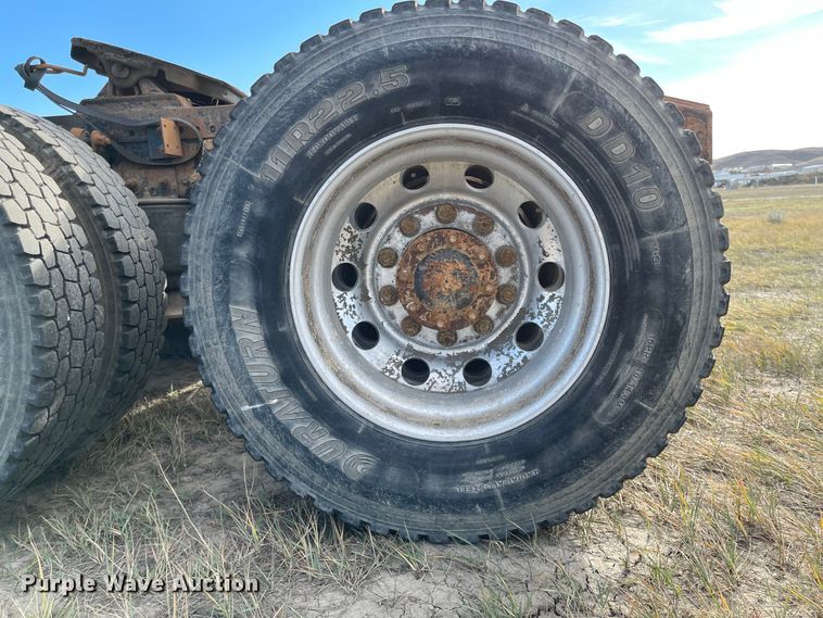 image for item DL5802 1999 Freightliner  semi truck