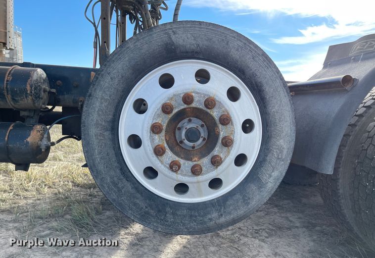 image for item DL5802 1999 Freightliner  semi truck