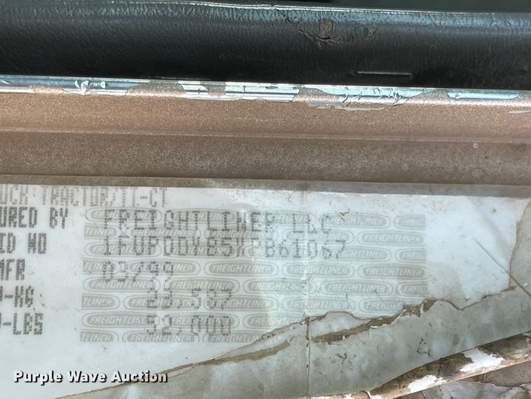 image for item DL5802 1999 Freightliner  semi truck