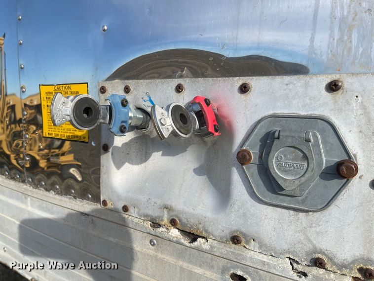 image for item DL5803 1998 Utility Trailer  dry van trailer