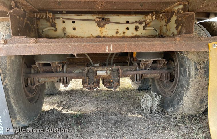 image for item DL5803 1998 Utility Trailer  dry van trailer