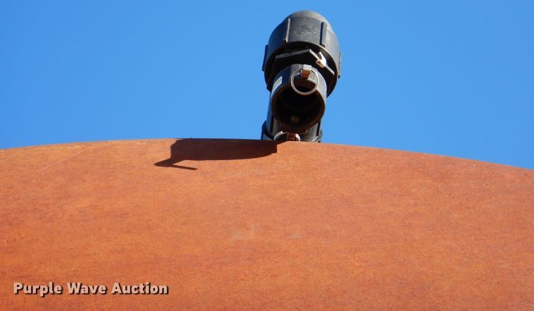 image for item DL5821 Tank trailer