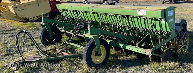 image for item DL5825 John Deere  grain drill