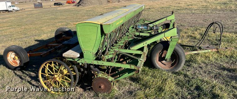 image for item DL5825 John Deere  grain drill