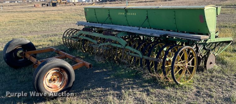 image for item DL5825 John Deere  grain drill