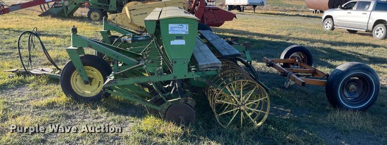 image for item DL5825 John Deere  grain drill