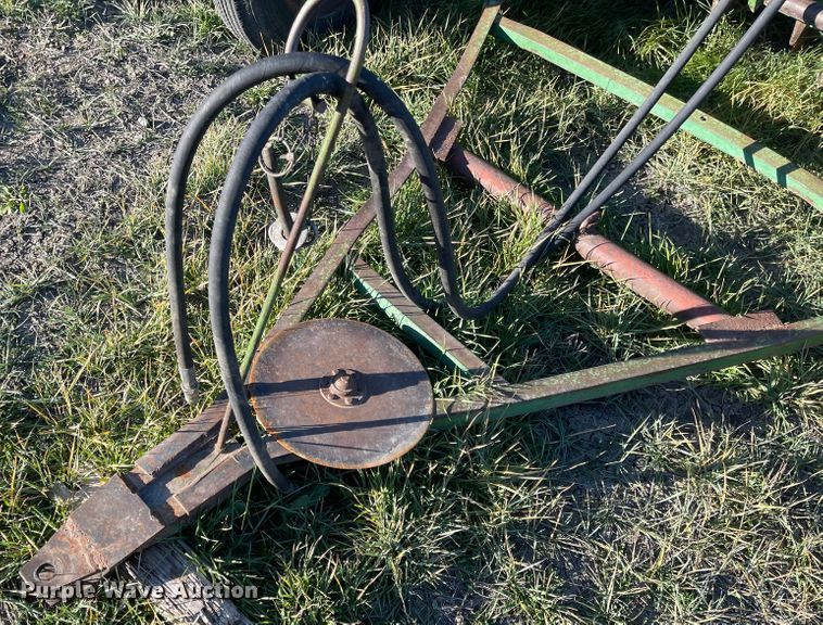 image for item DL5825 John Deere  grain drill