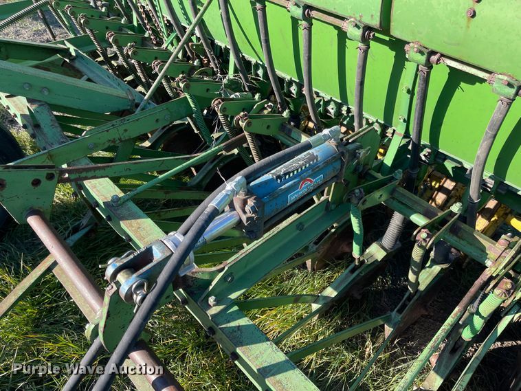 image for item DL5825 John Deere  grain drill